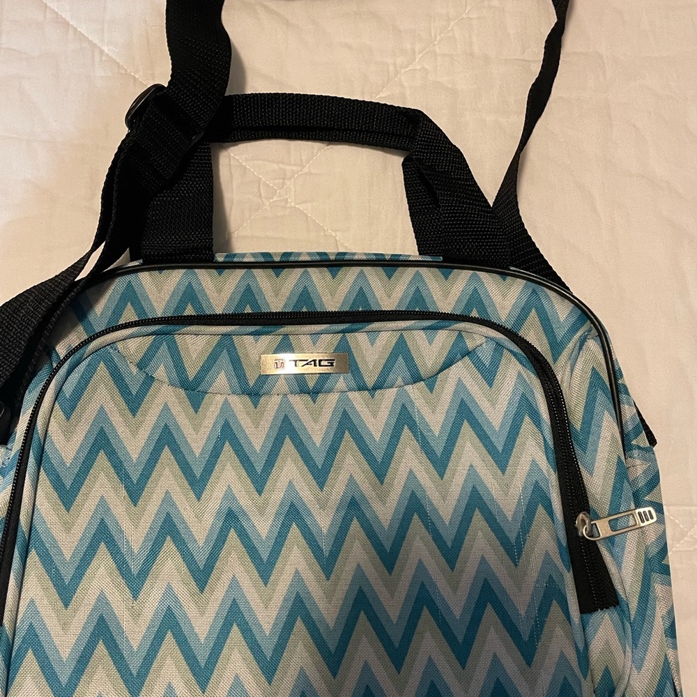 TAG Zigzag Blue Green White Carry On Travel Bag - Picture 2 of 6
